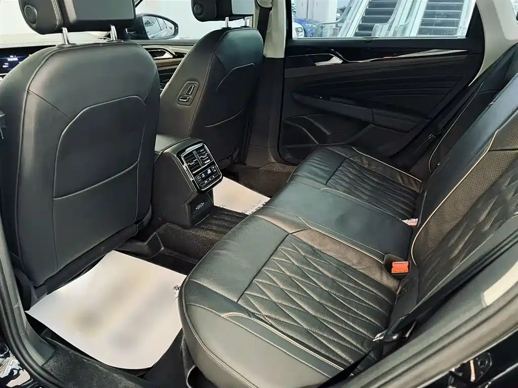 Volkswagen Passat 2019 Model 380TSI Luxury Edition China VI фото 10