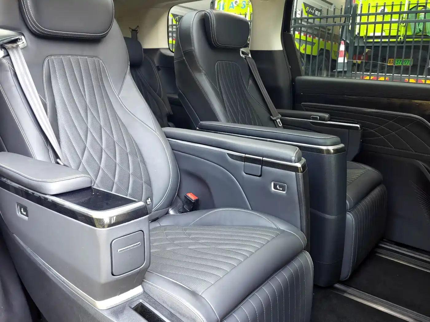 SAIC Maxus Maxus G90 2023 2.0T Interstellar 7-seater фото 17