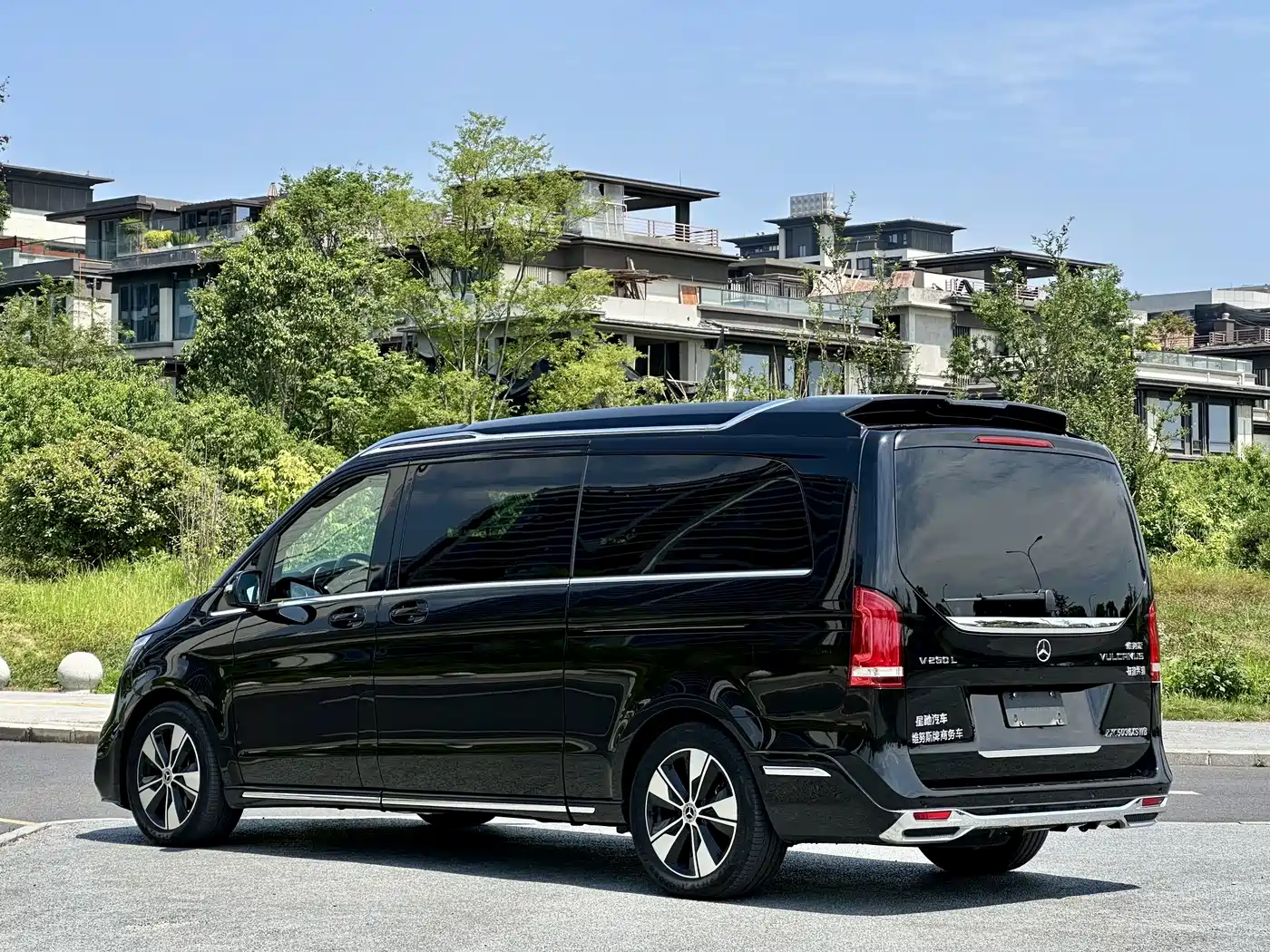 Mercedes-Benz V-Class 2022 V 260 L Long Wheelbase Luxury Edition фото 4