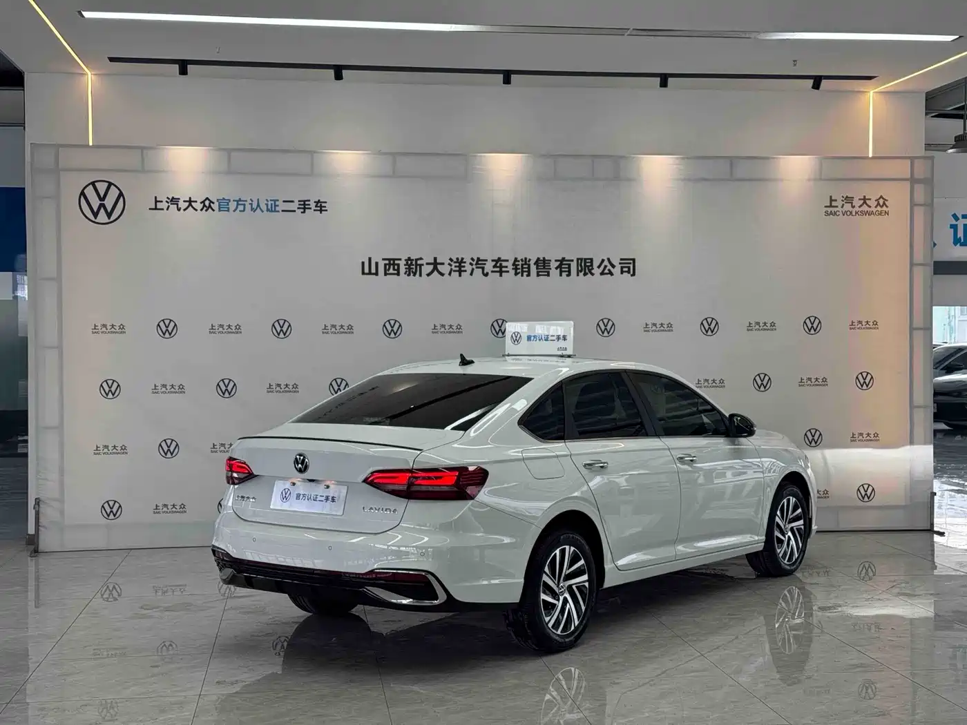Volkswagen Lavida 2024 Model 300TSI DSG Starlight Leading Edition фото 2