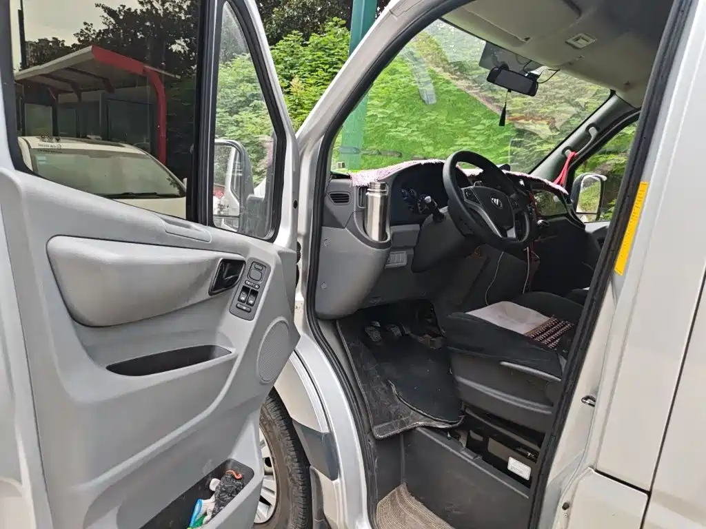 Foton Tuyano 2023 2023 Urban Multi-purpose 2.0T Manual Short Wheelbase Medium Roof Single Rear Tire 5/6/9-seater