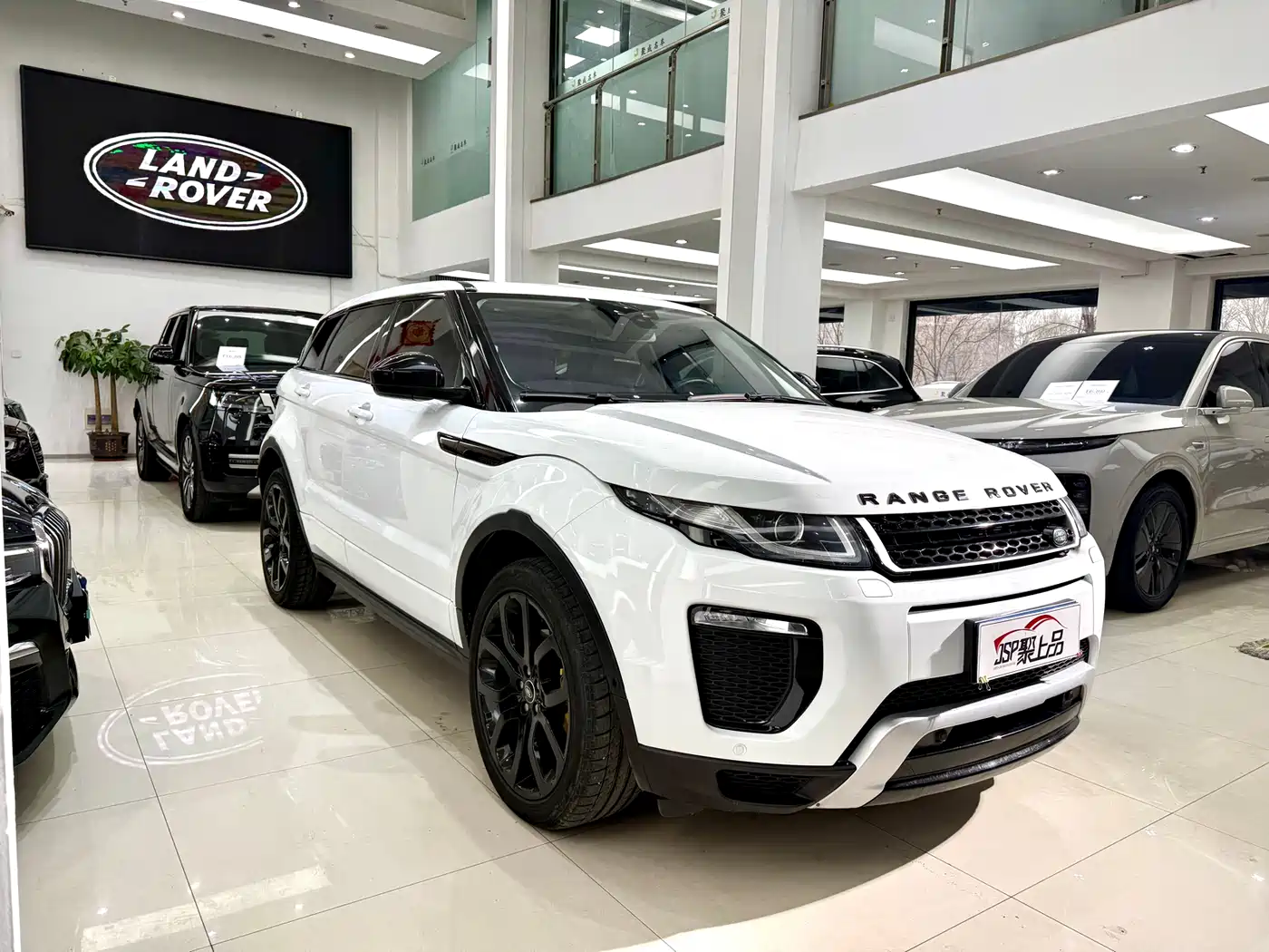 Land Rover Range Rover Evoque 2018 240PS SE DYNAMIC Smart Edition фото 3