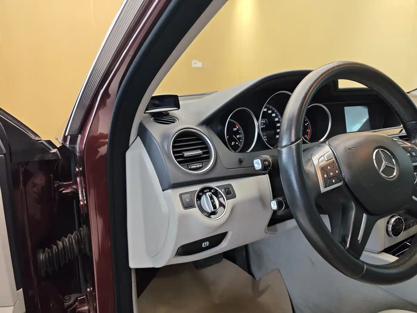 Mercedes-Benz C-Class 2013 C 180 Classic Grand Edition фото 12