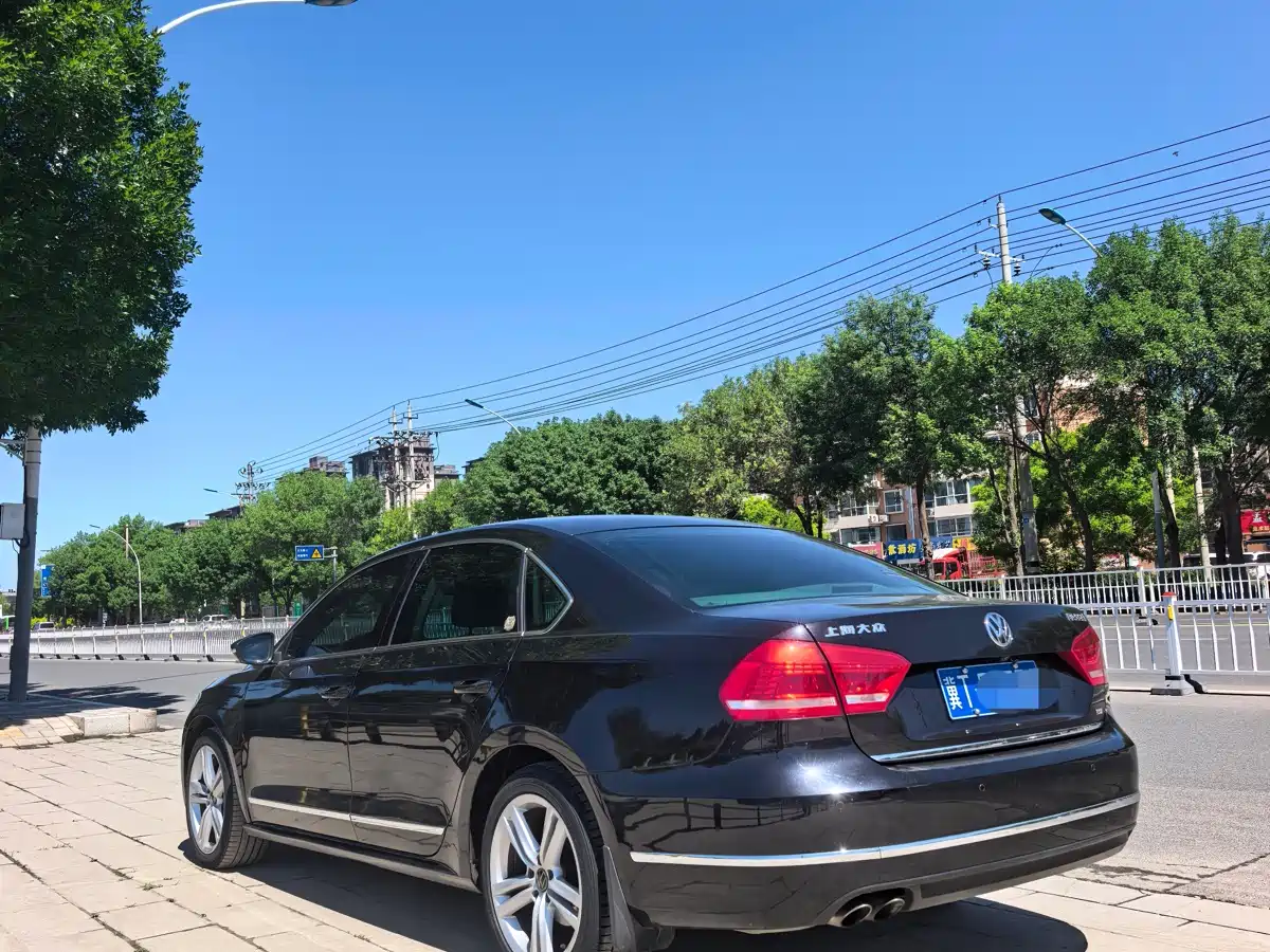 Volkswagen Passat 2015 1.8TSI DSG Prestige Edition фото 9