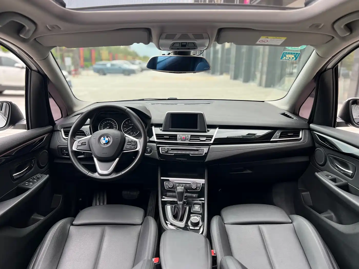 BMW 2 Series Touring 2016 218i Sport Design Package фото 8