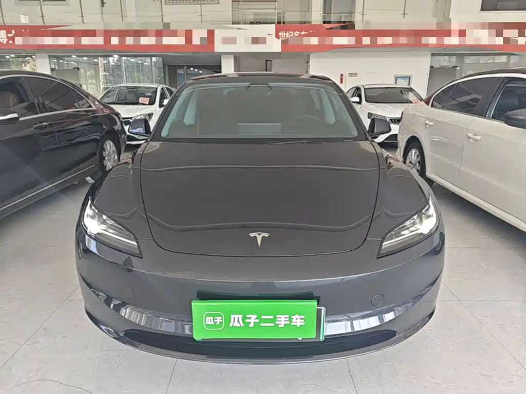 Фото 3 - Tesla Model 3