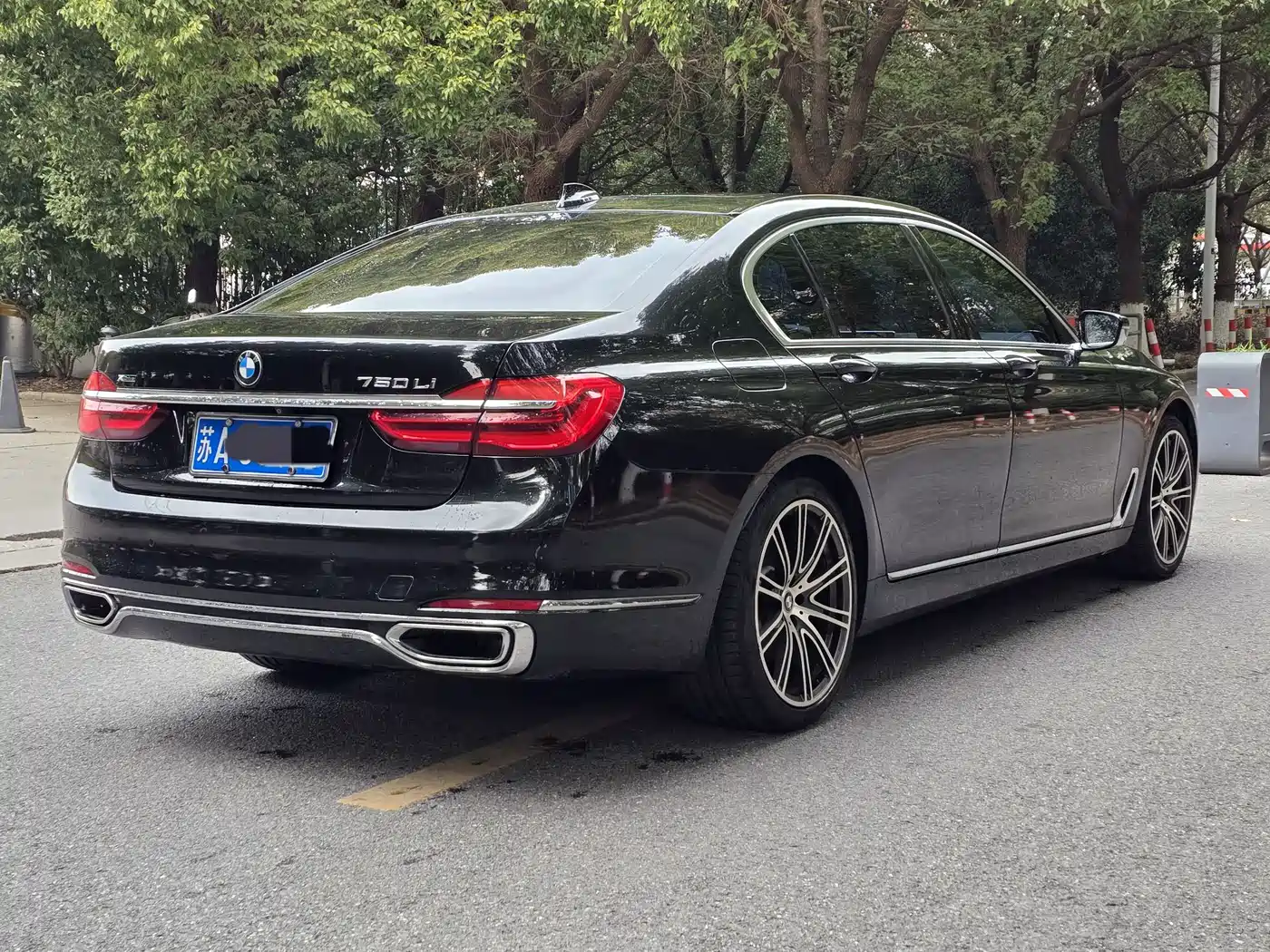 BMW 7 Series 2017 740Li xDrive Luxury Edition фото 4