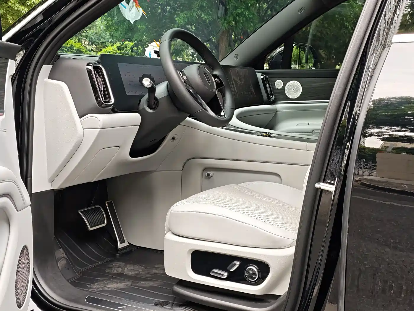 AITO Wenjie AITO M9 2024 Extended Range Ultra 42kWh 6-Seater фото 6