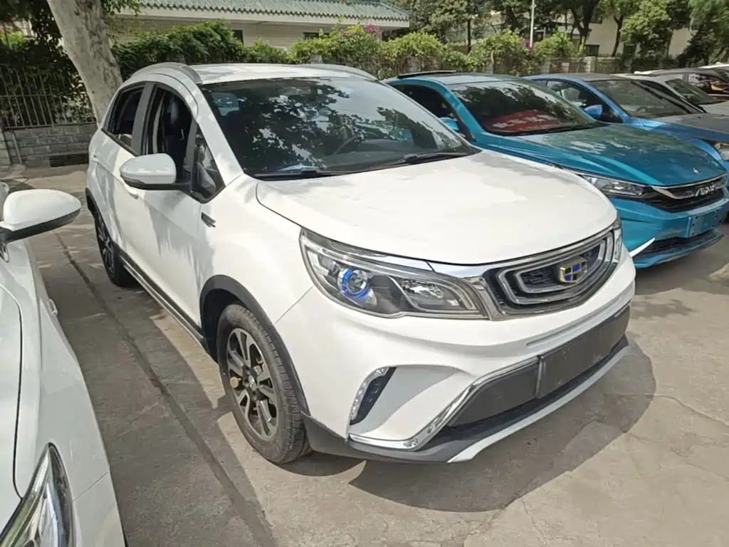 Фото 22 - Geely Vision X3