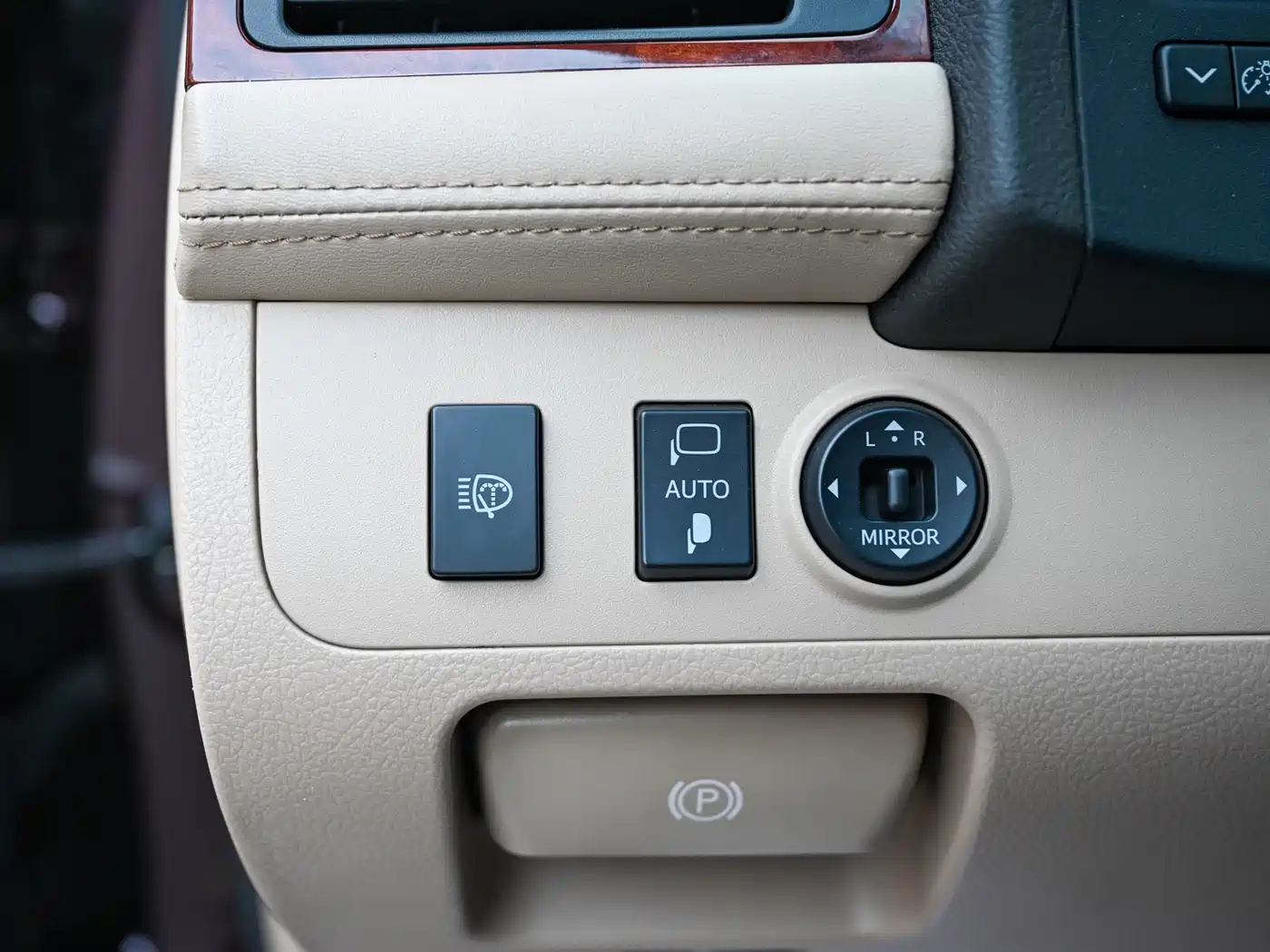 Toyota Crown 2012 2.5L Royal Leather Edition фото 15