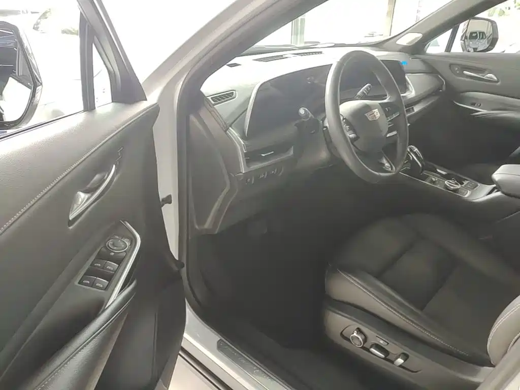 Photo 16 - Cadillac XT4