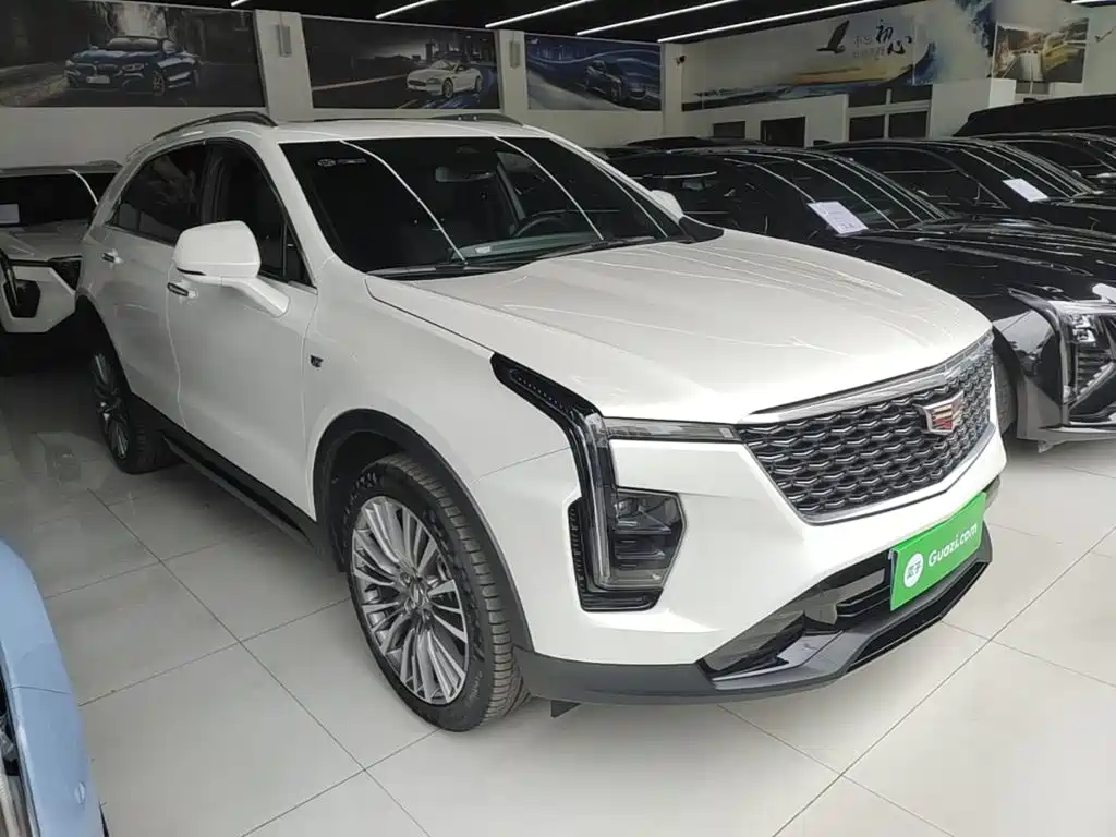Photo 4 - Cadillac XT4
