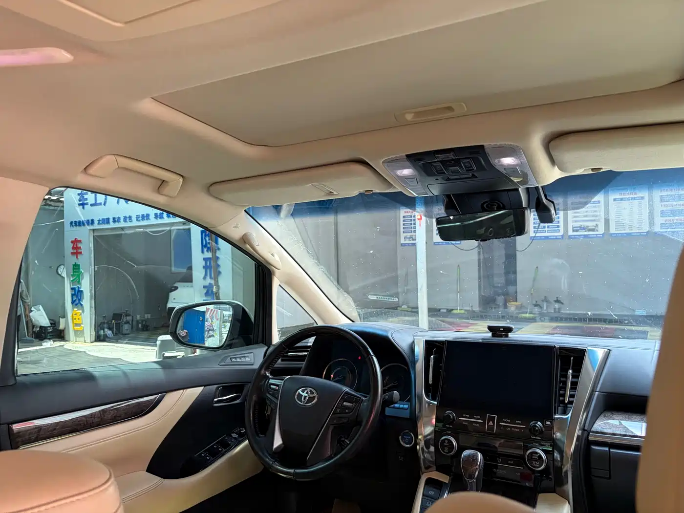 Toyota Vellfire 2020 Twin Engine 2.5L HV Premium Edition фото 17
