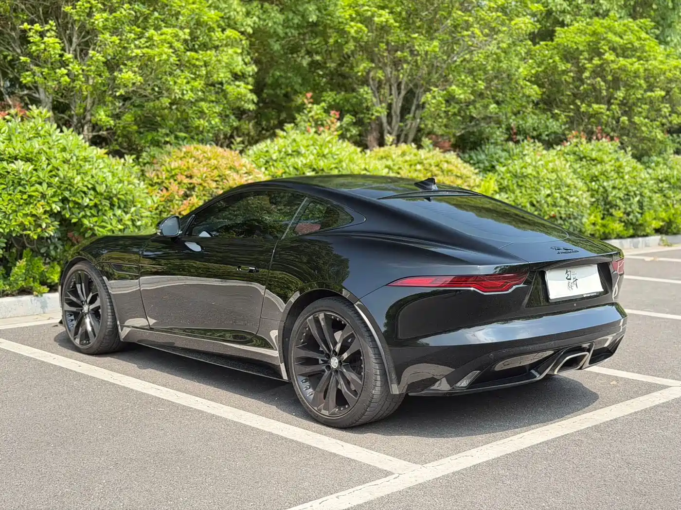Jaguar F-TYPE 2022 P300 Hardtop R-DYNAMIC BLACK фото 9