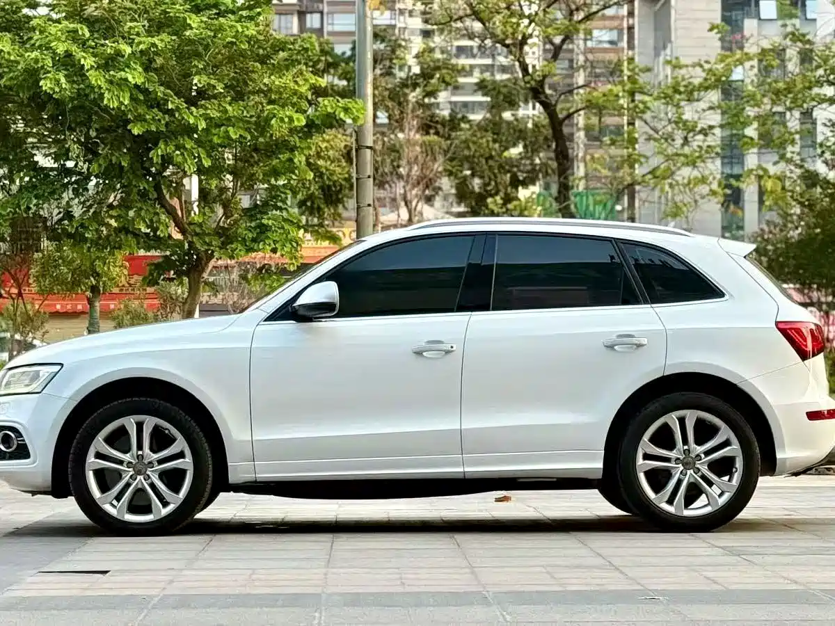 Фото 2 - Audi SQ5
