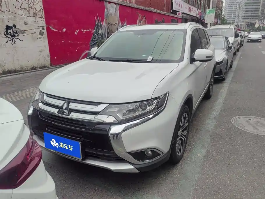 Mitsubishi Outlander 2018 2.0L 2WD Glory Edition 5-seater фото 2