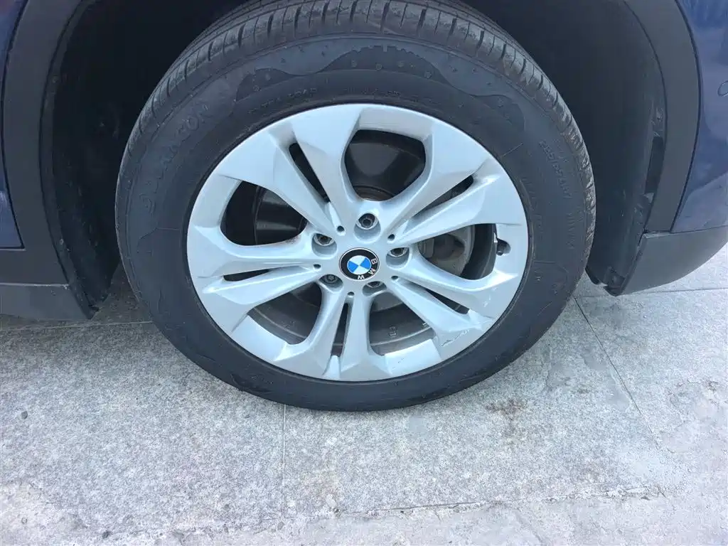BMW X1 2016 sDrive18Li Premium Model фото 24