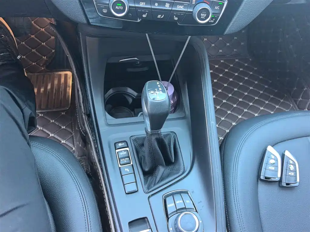 BMW X1 2016 sDrive18Li Premium Model фото 17