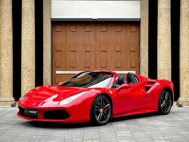 FERRARI 488