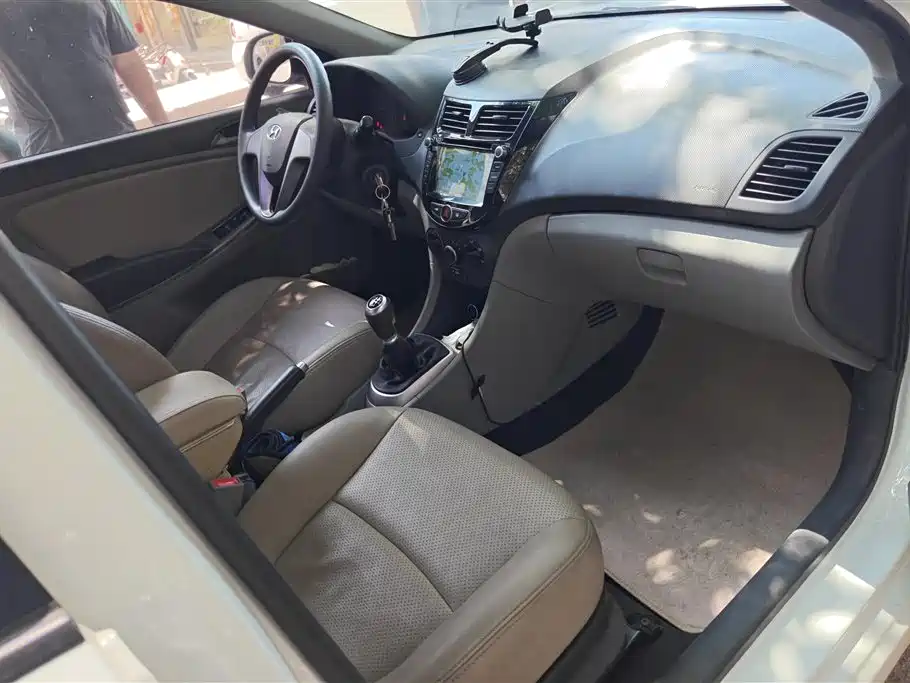 Hyundai Verna 2014 1.4L Manual Fashion GS фото 8