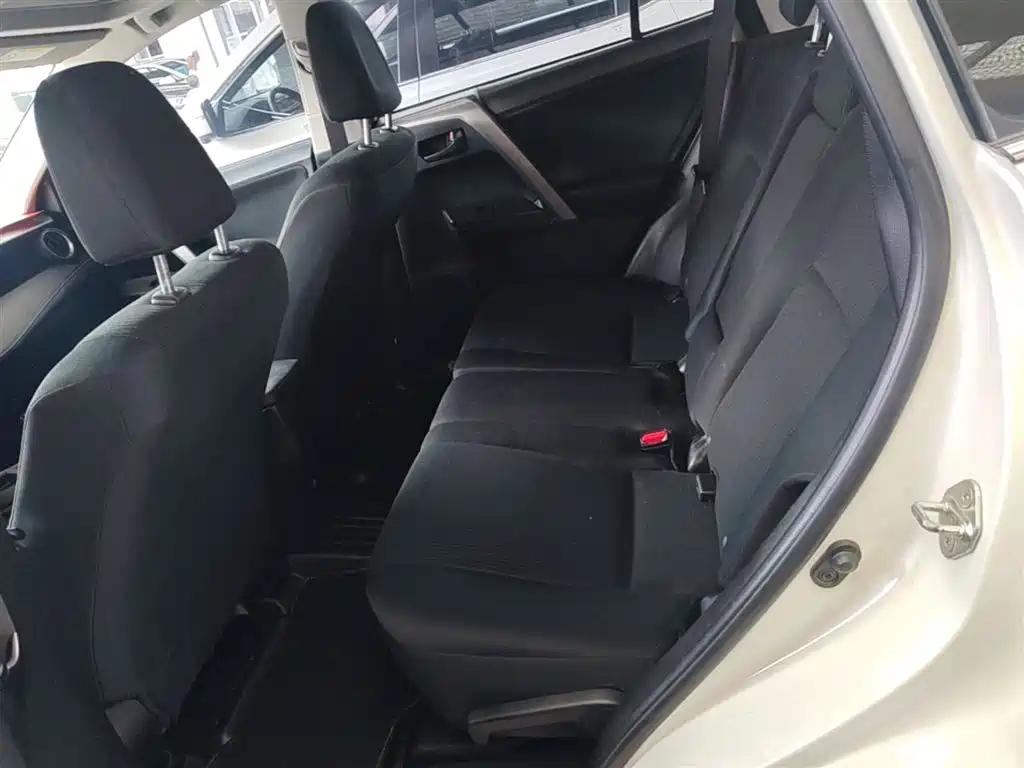Toyota RAV4 Rongfang 2016 2.0L CVT 2WD Trend (China V) фото 17
