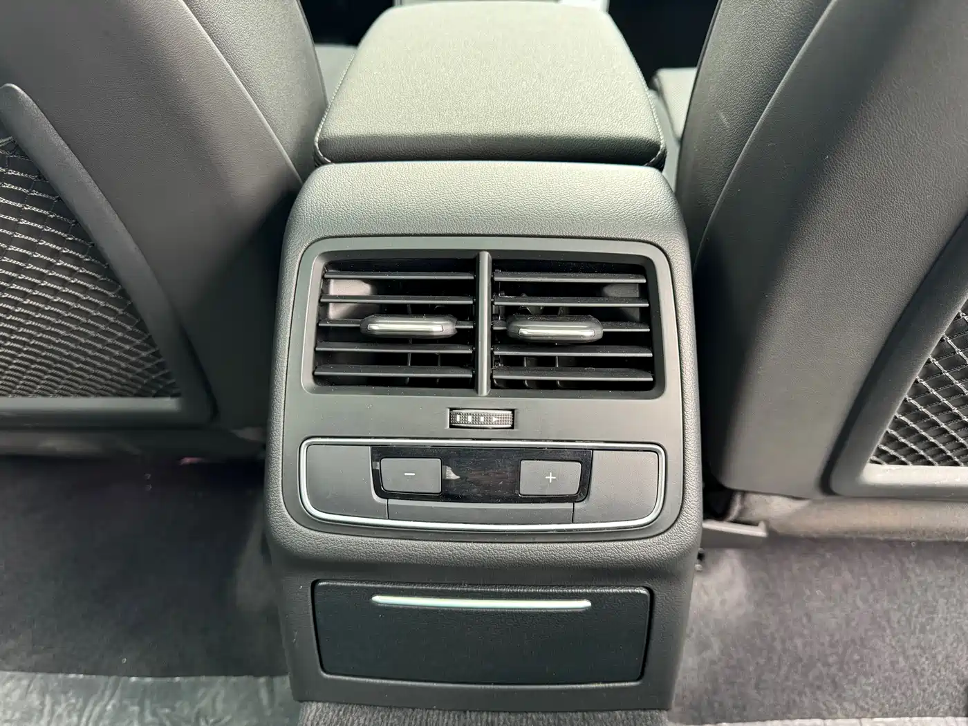 Audi A4L 2023 40 TFSI Luxury Sport фото 12