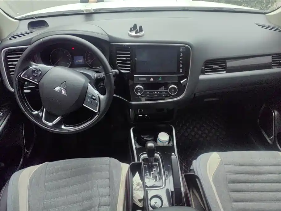 Mitsubishi Outlander 2018 2.0L 2WD Glory Edition 5-seater фото 12