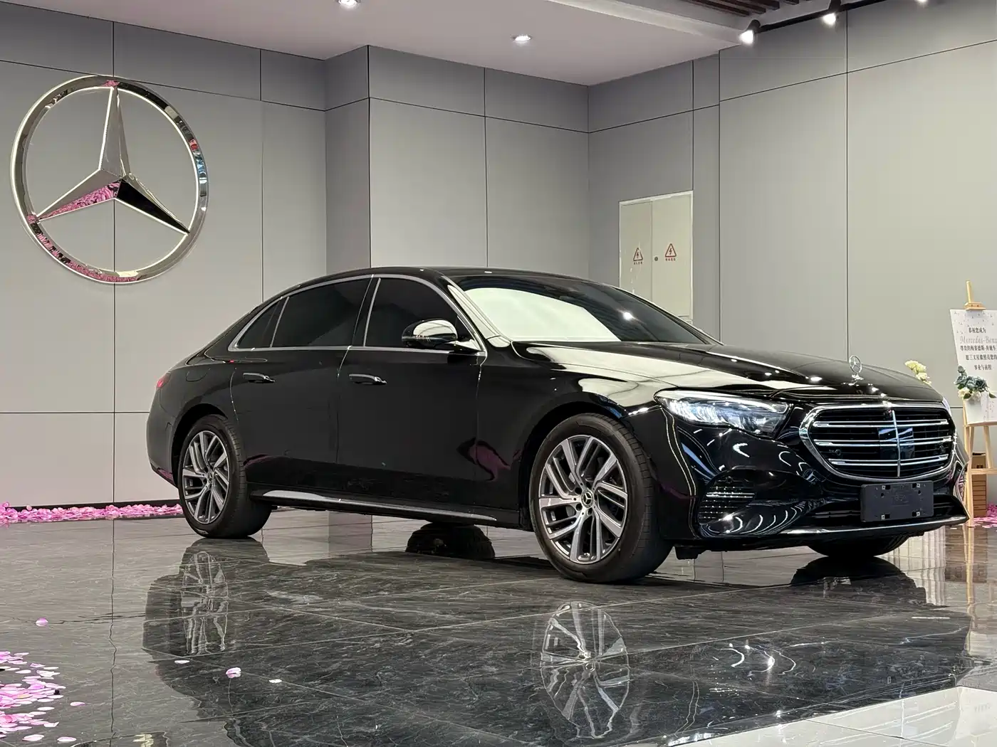 Mercedes-Benz E-Class 2025 E 300 L Fashion фото 3