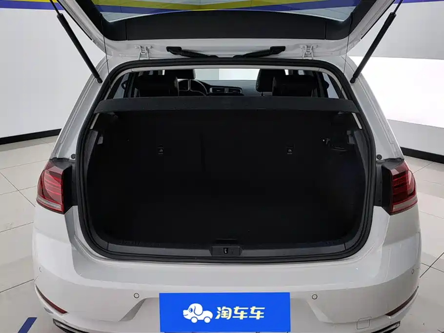 Volkswagen Golf 2020 Beloved Edition 280TSI DSG Comfort фото 4
