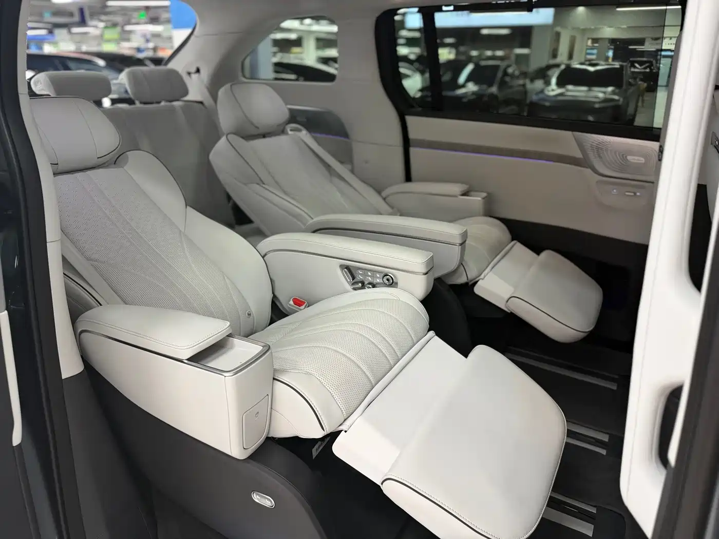 XPeng X9 2025 Extended Range Edition фото 11