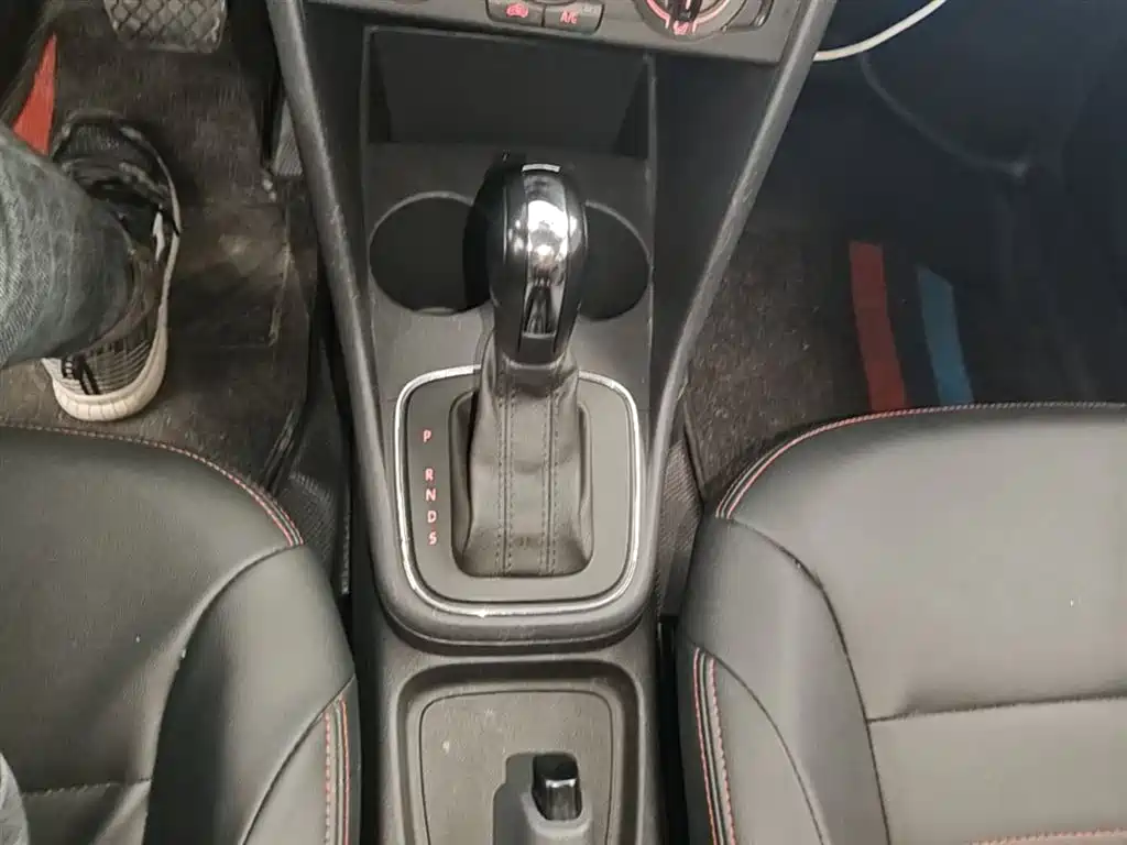 Volkswagen Polo 2018 1.5L Auto Safe Drive фото 14