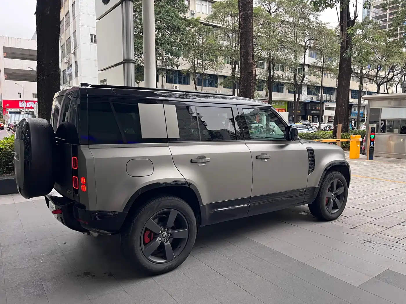Land Rover Defender 2025 110 3.0T P400 X фото 3