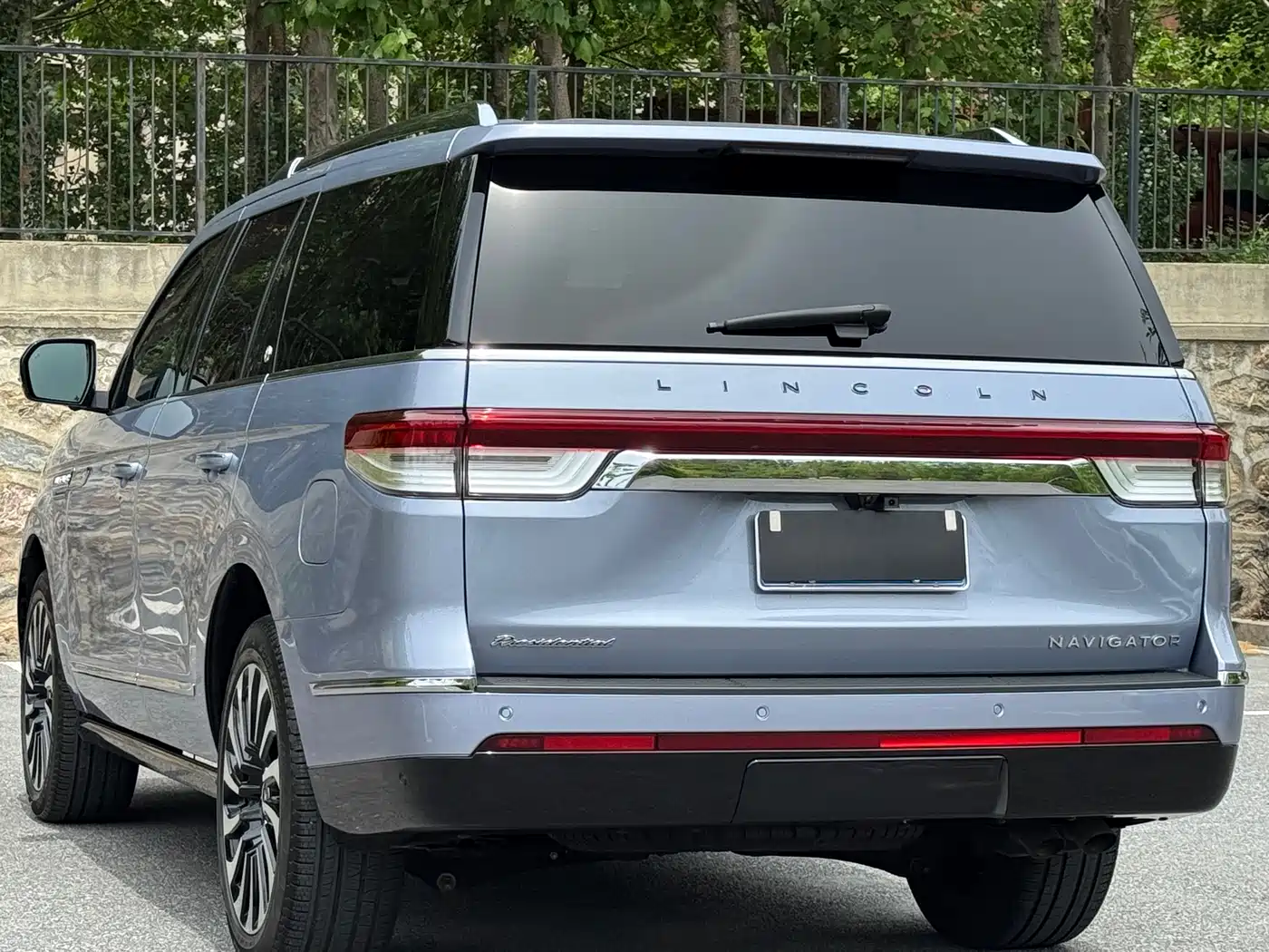 Lincoln Navigator 2023 2022 3.5T Presidential Edition
