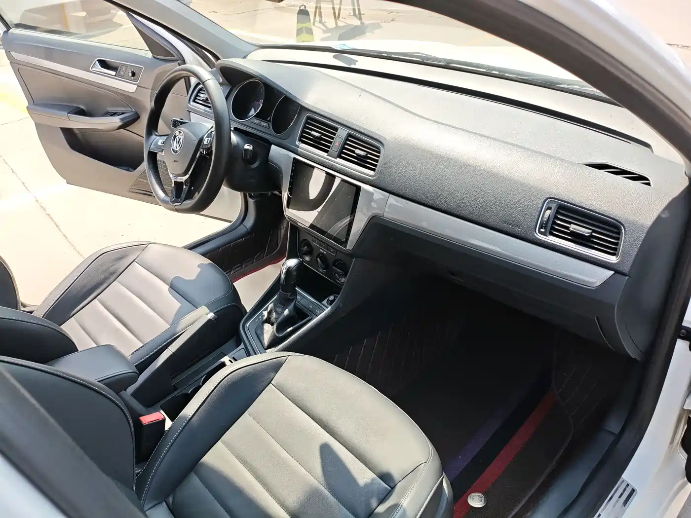 Volkswagen Lavida 2017 1.6L Automatic Comfort Edition фото 14