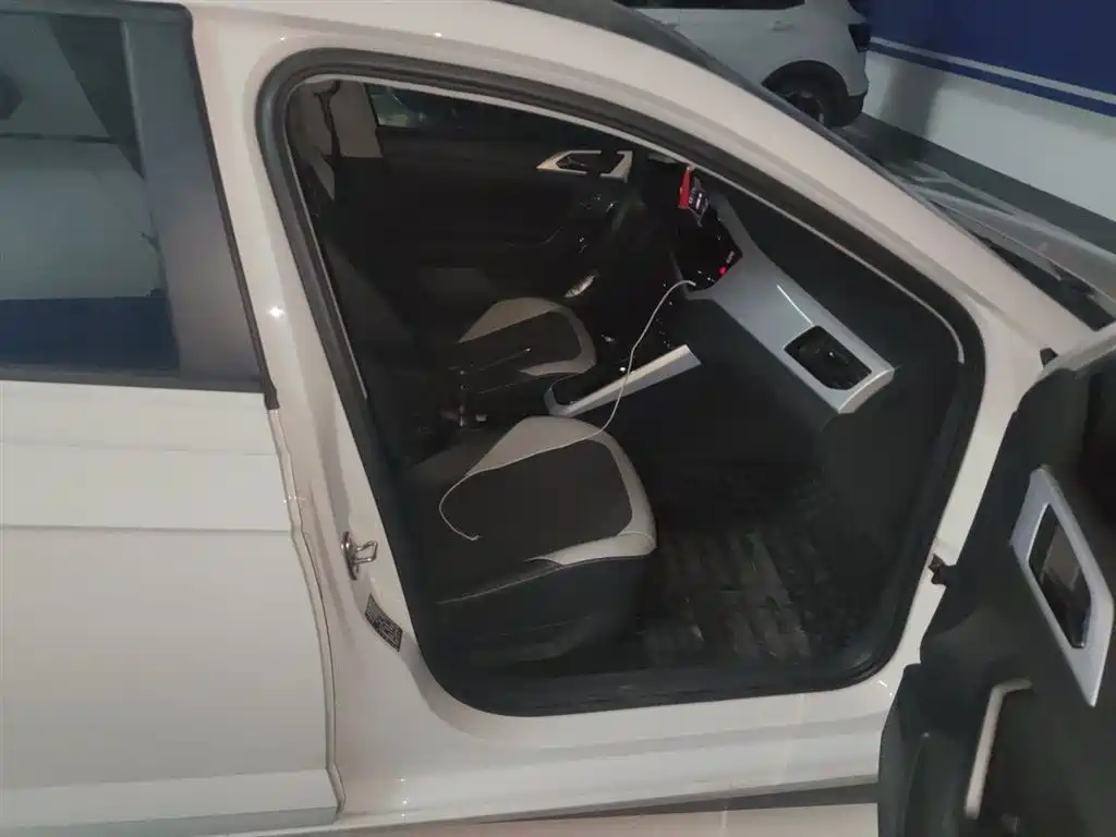 Volkswagen Polo 2023 Facelift Plus 1.5L Auto Chroma Tech Edition фото 20