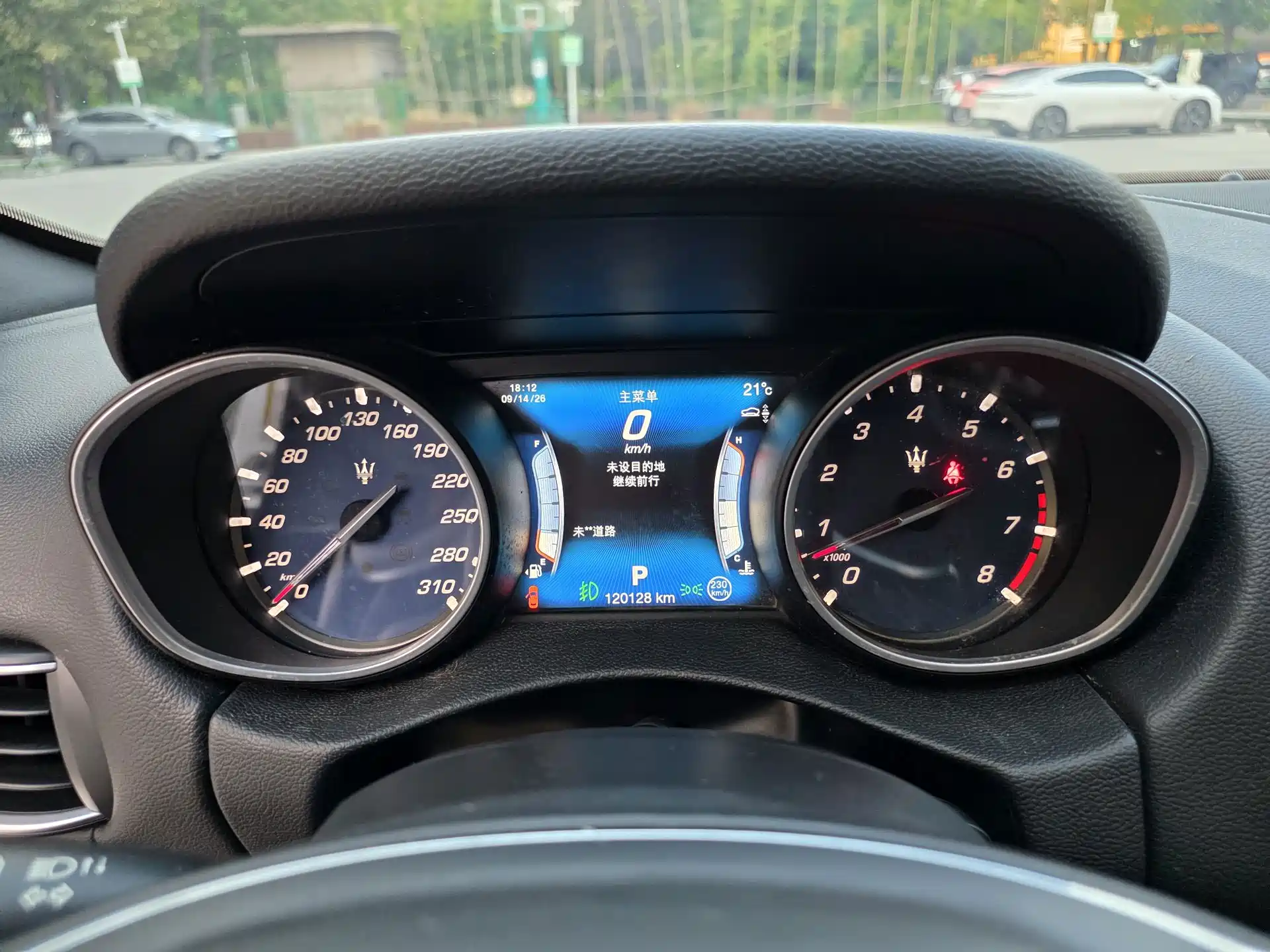 Фото 10 - Maserati Levante
