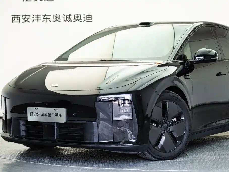 Фото 29 - Li Auto i6