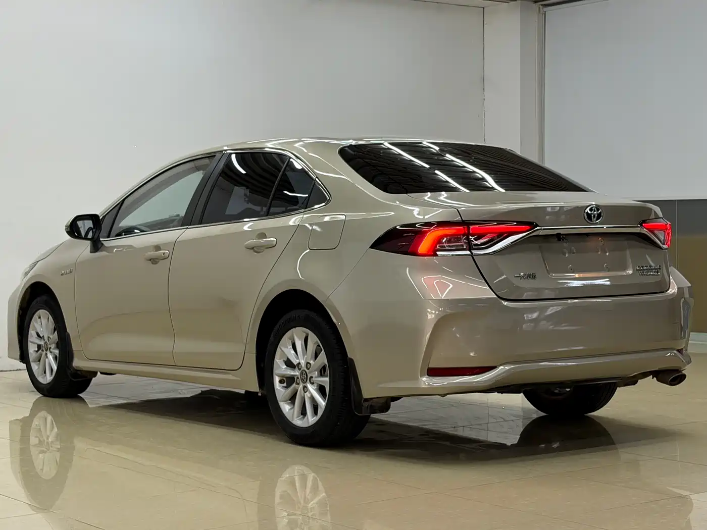 Toyota Corolla 2019 Hybrid 1.8L E-CVT GL-i Elite Edition фото 7