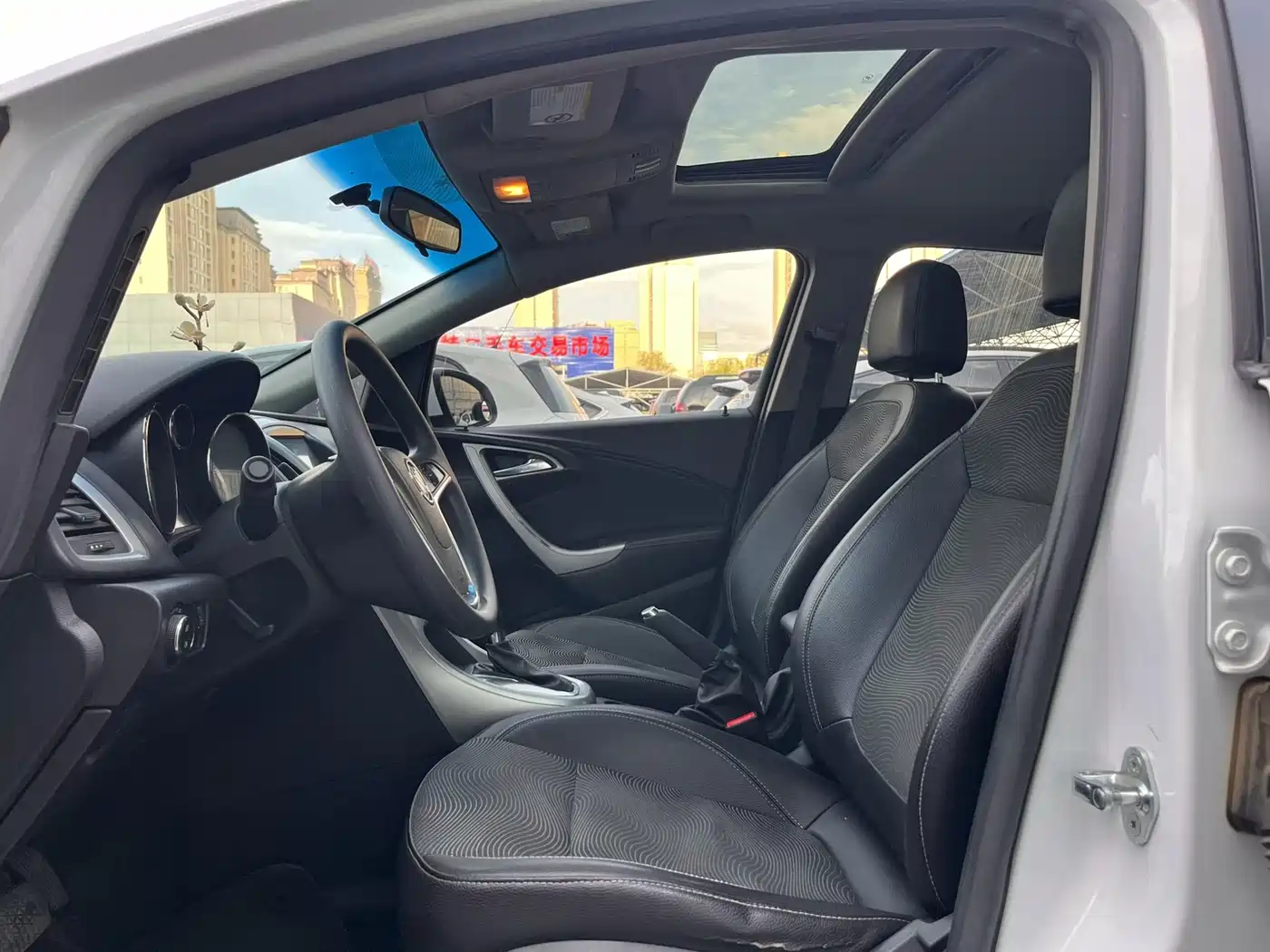 Buick Excelle 2013 Model XT 1.6L Automatic Fashion фото 4