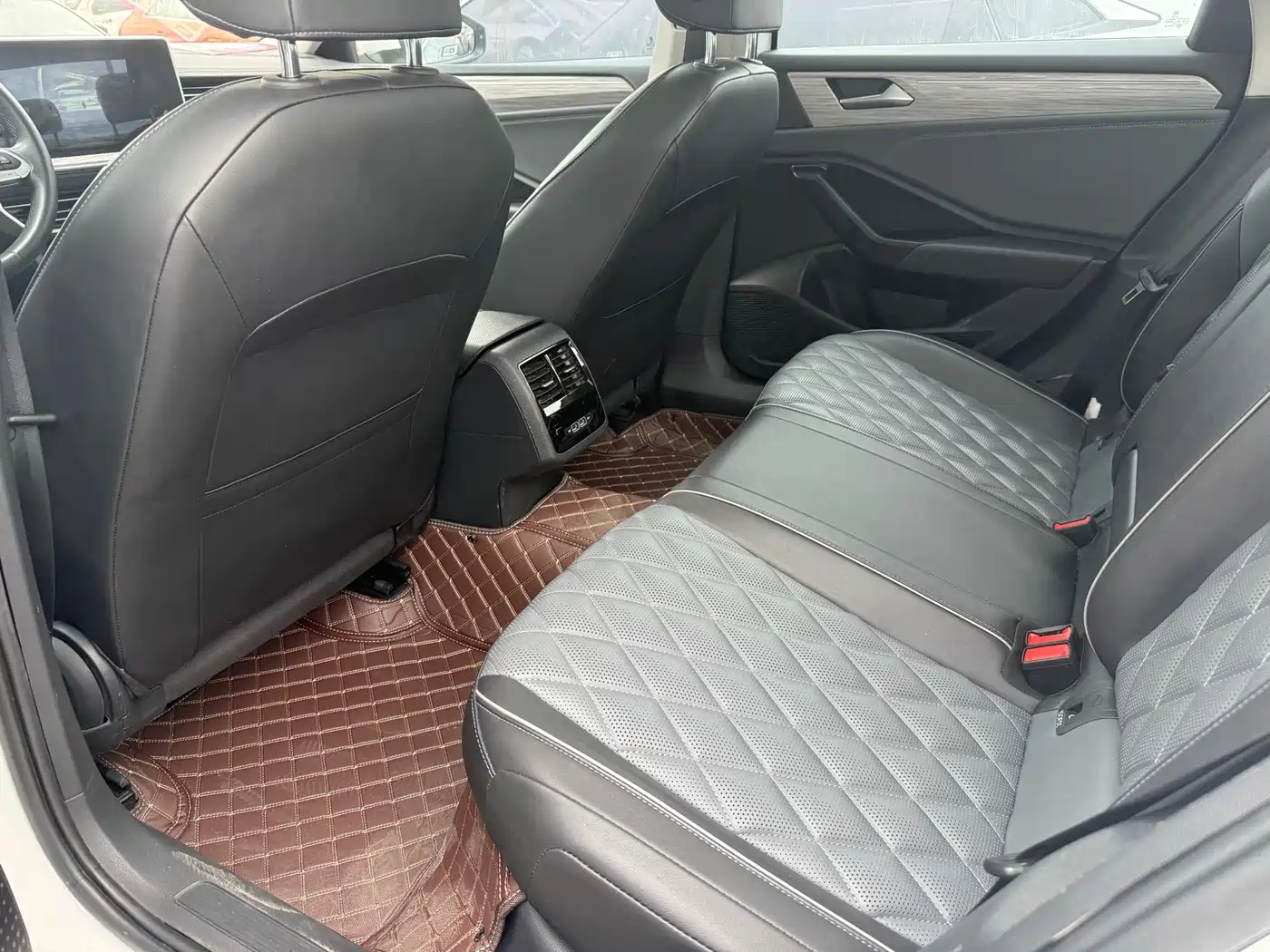 Volkswagen Sagitar 2023 Model Year 280TSI DSG Surpass Edition фото 7
