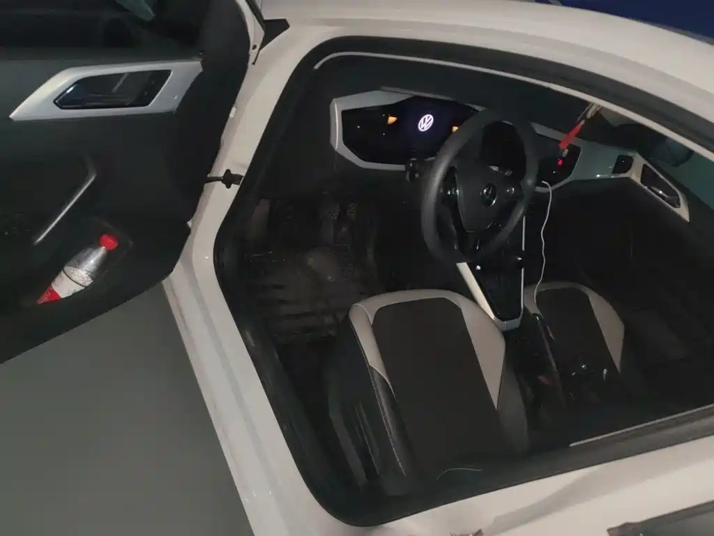 Volkswagen Polo 2023 Facelift Plus 1.5L Auto Chroma Tech Edition фото 14