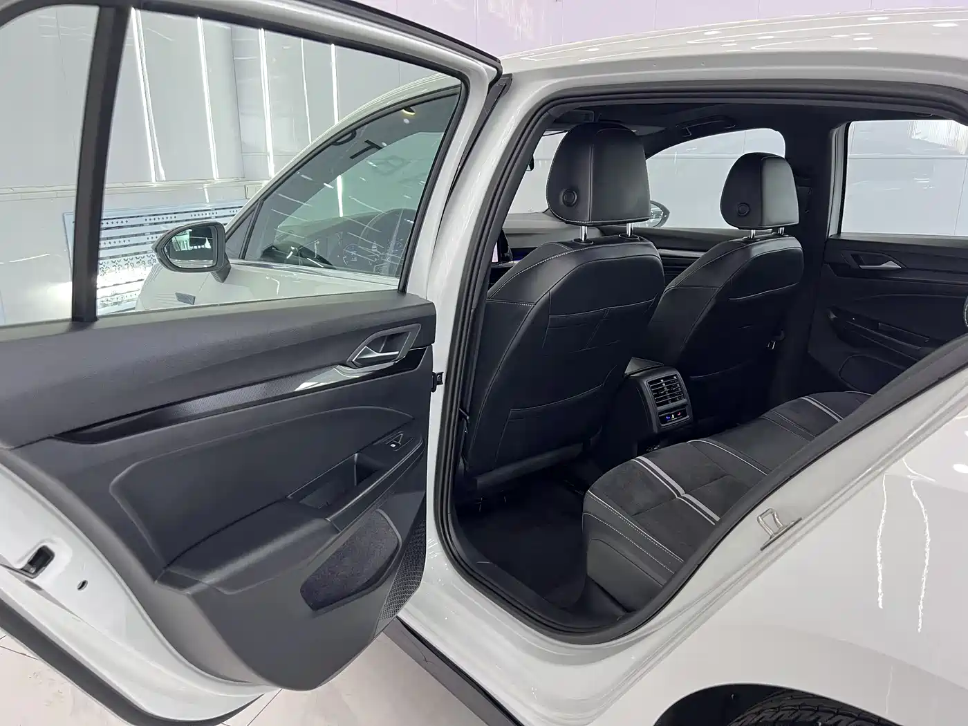 Volkswagen Golf 2023 280TSI DSG R-Line Lite фото 11