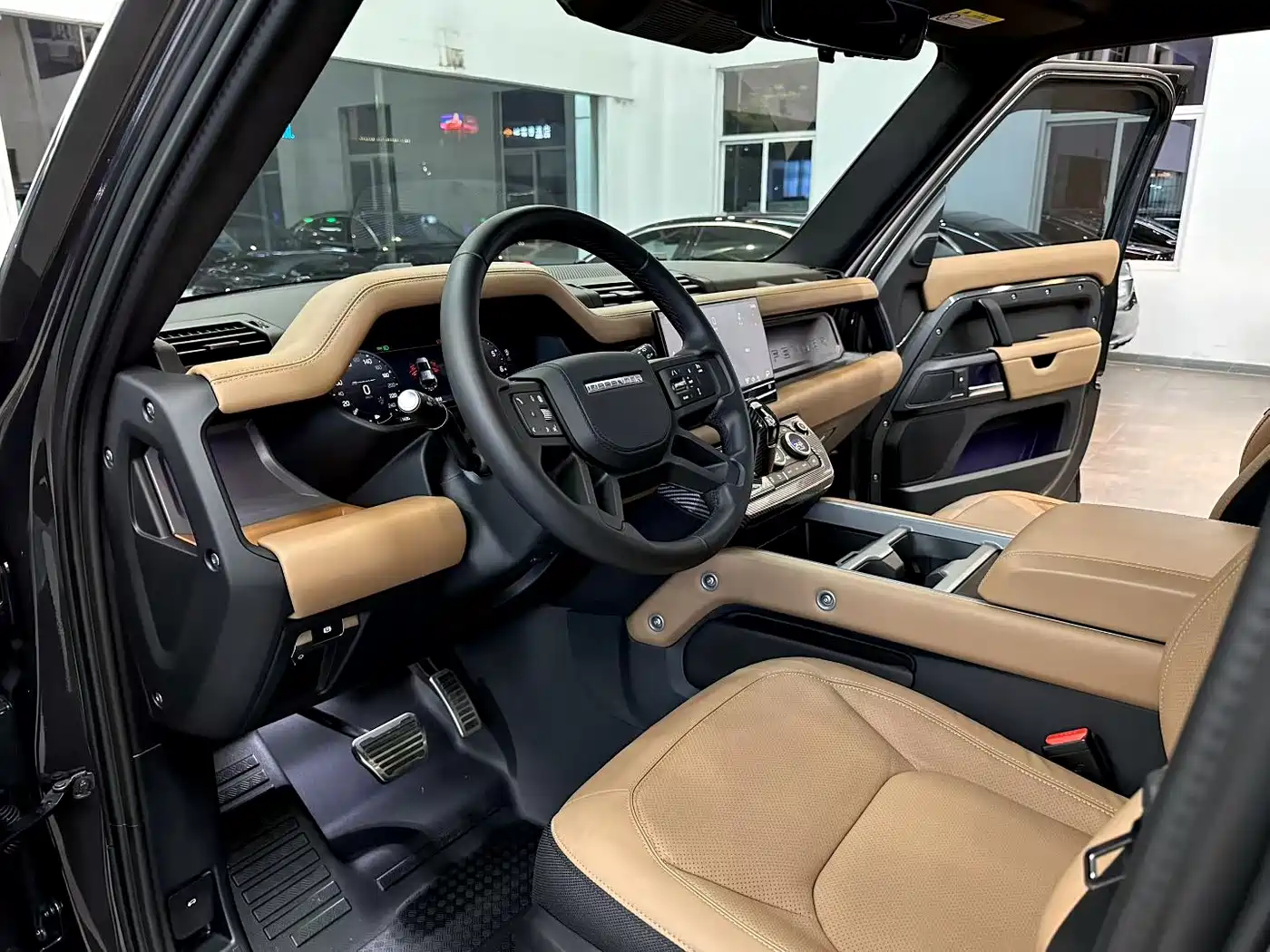 Land Rover Defender 2025 110 3.0T P400 -Dynamic HSE фото 8