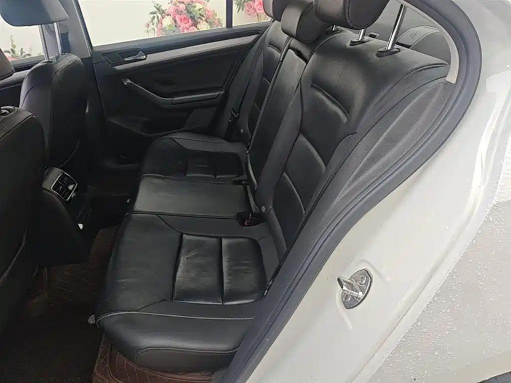 Volkswagen Sagitar 2017 1.6L Automatic Comfort фото 17