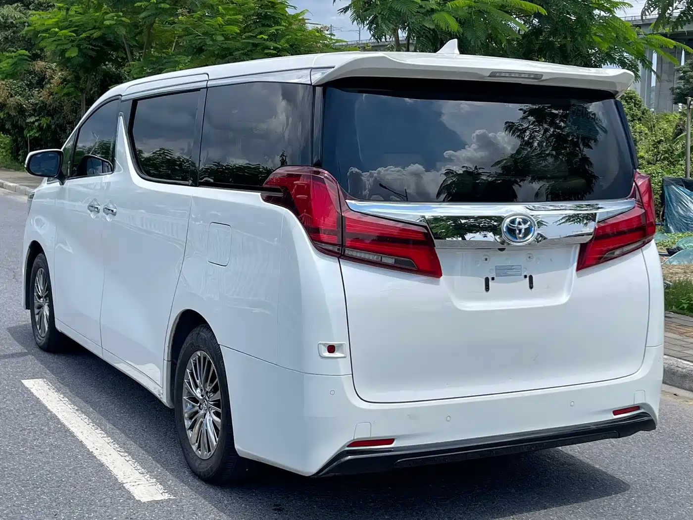 Toyota Alphard 2021 Hybrid 2.5L Luxury фото 6
