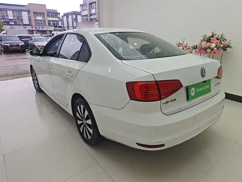 Volkswagen Sagitar 2017 1.6L Automatic Comfort фото 5