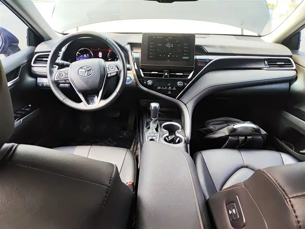 Toyota Camry 2021 Hybrid 2.5HG Luxury Edition фото 6