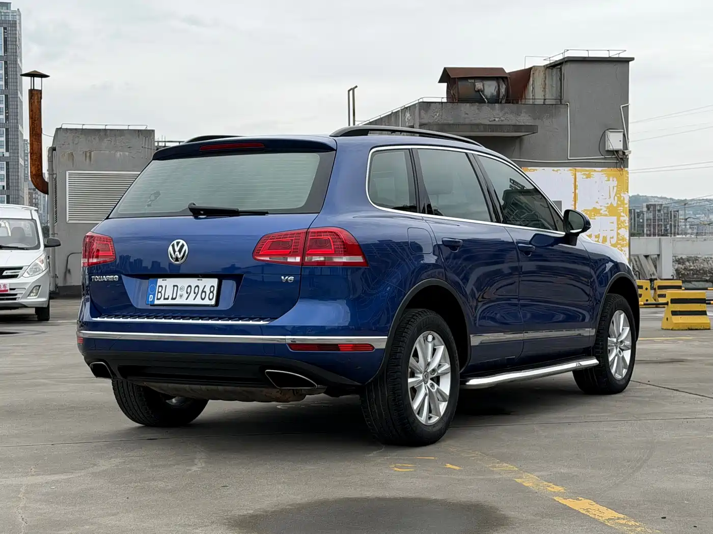 VOLKSWAGEN TOUAREG