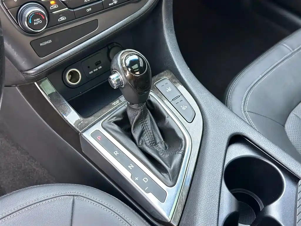 Kia K5 2011 2.0L Automatic DLX фото 19