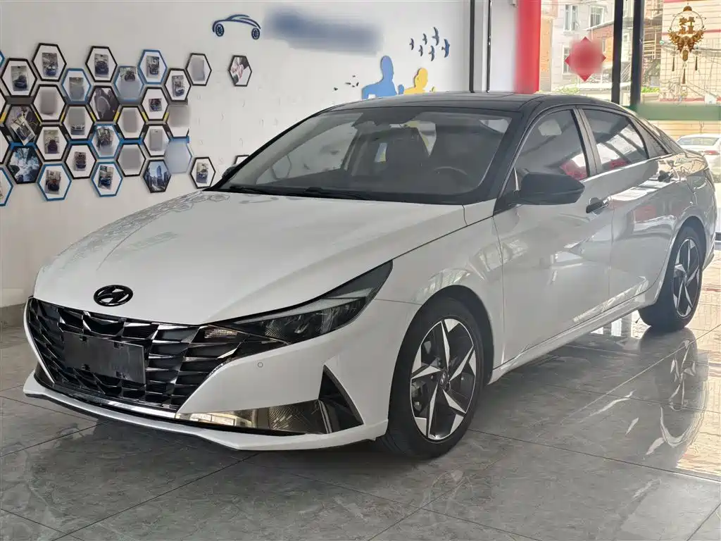 Hyundai Elantra 2022 1.5L CVT LUX Premium Edition